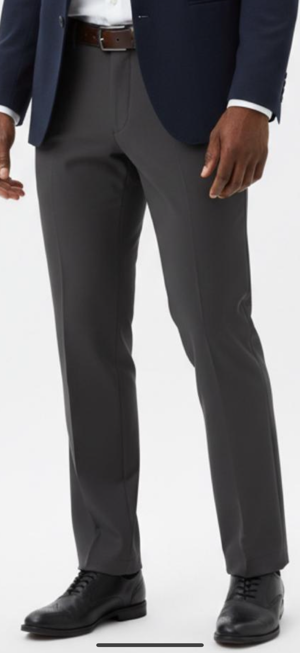 Zwarte pantalon (we raden je aan een maat kleiner te bestellen)